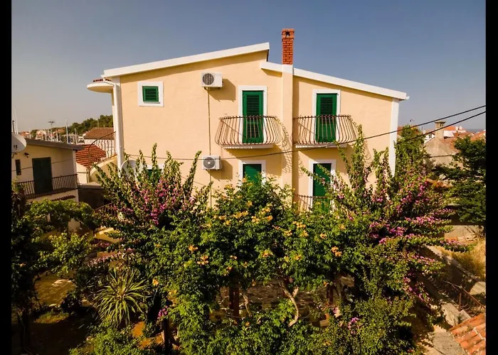 Close To The Sea, 1-bedroom Sonia 아파트 *